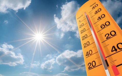 Ferragosto, il caldo arretra: resta il bollino rosso in due città
