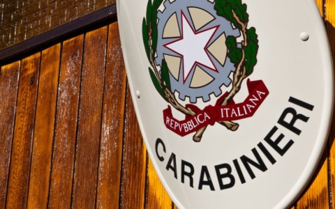 Denunciato un 31enne albanese con ascia e martello in auto