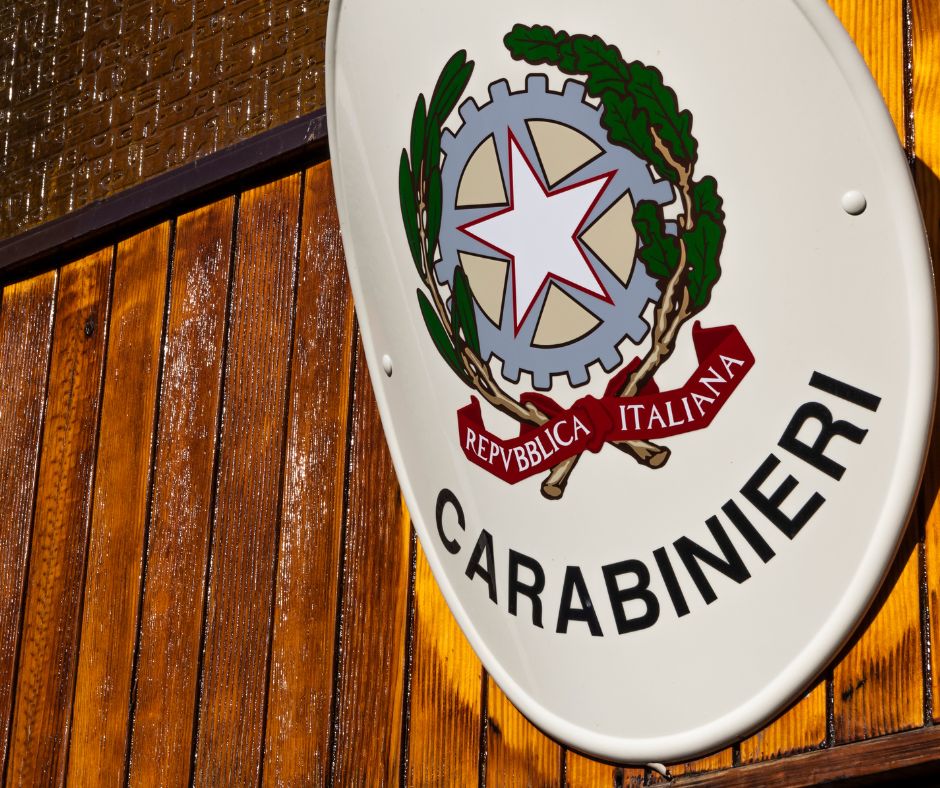 Denunciato un 31enne albanese con ascia e martello in auto