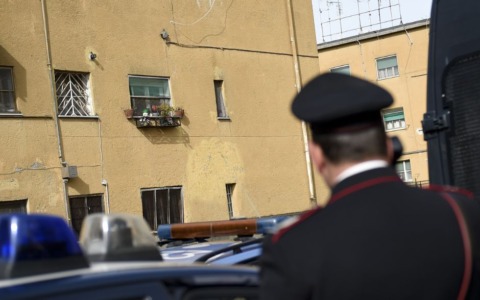 Sassi contro un trattore, denunciato un agricoltore
