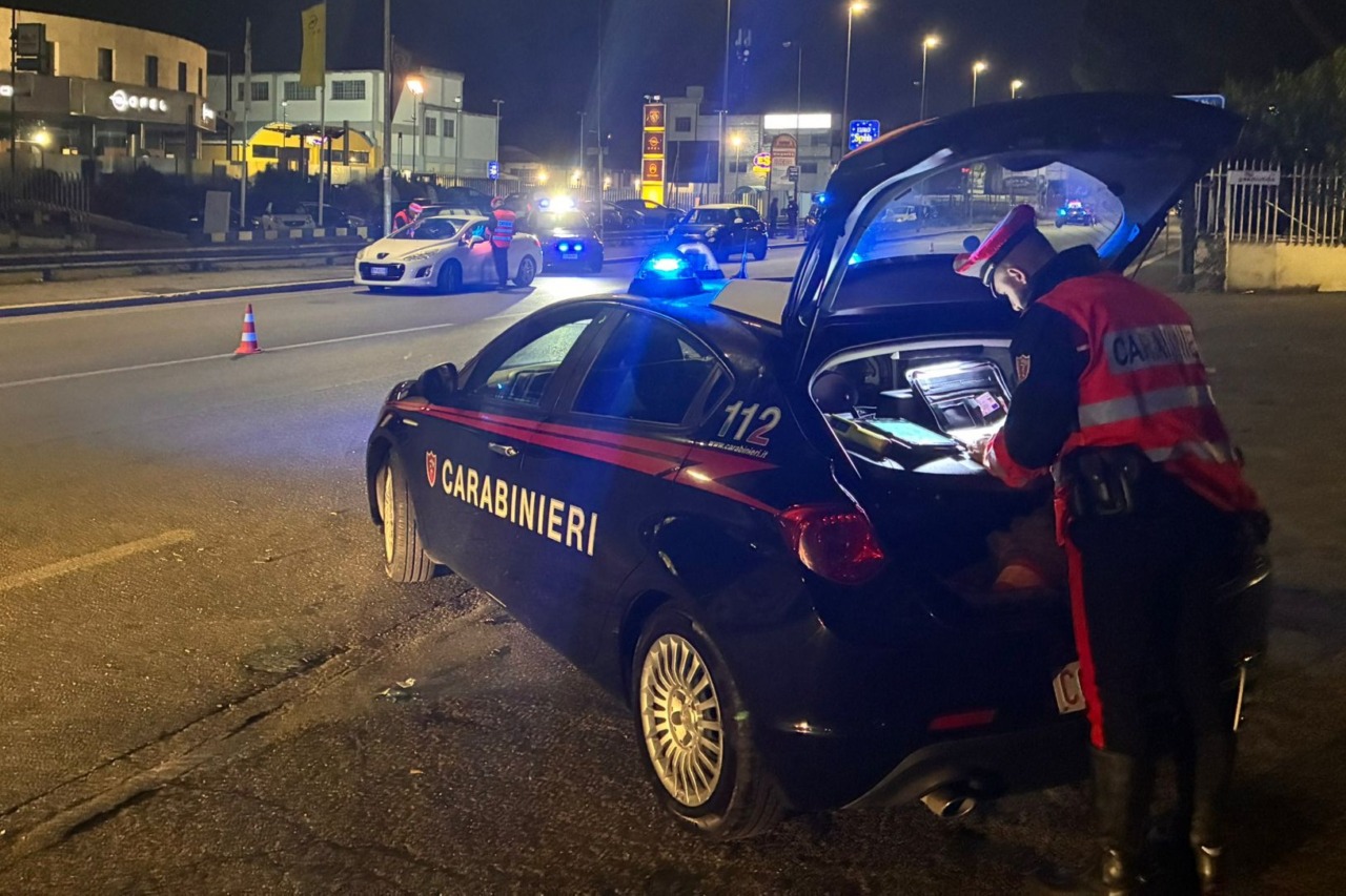 Maxi-controlli dei Carabinieri: denunce per furto, droga e rifiuti