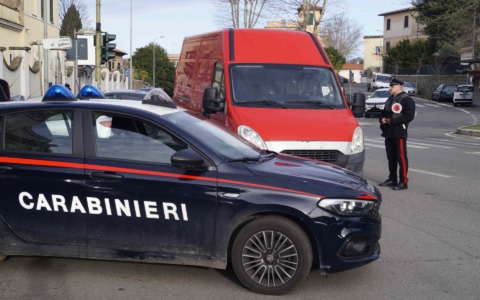 Denunciato un 57enne per macellazione abusiva di galline sul balcone