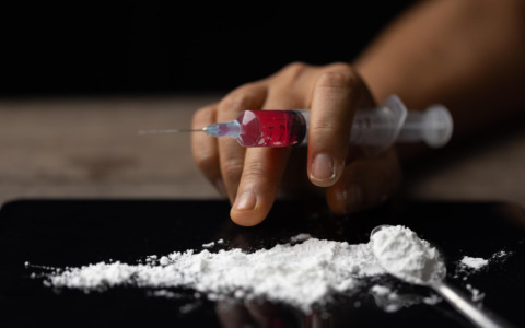 A Gonzaga lite tra fidanzati: in camera 47 grammi di hashish