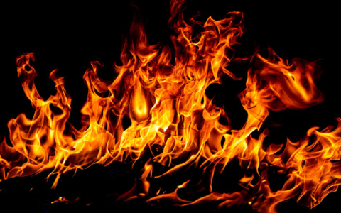Incendio di un’auto nella zona artigianale durante la notte