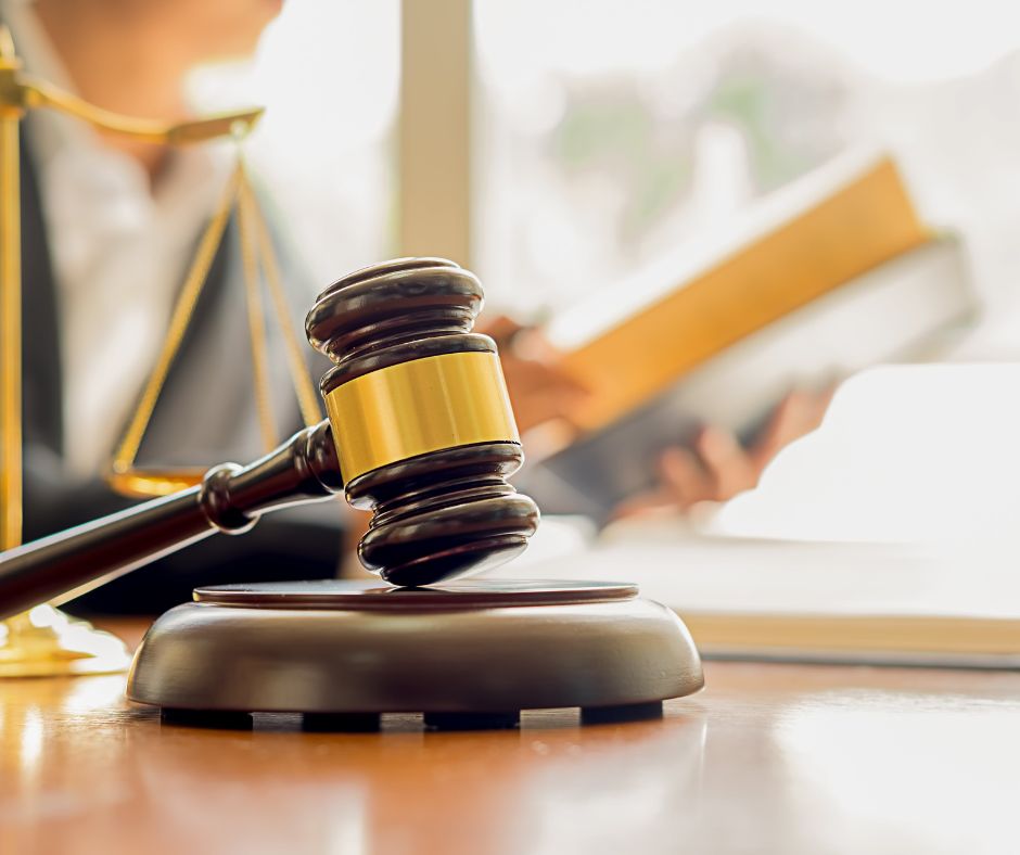 Tre imputati a processo a Mantova per stalking alla ex