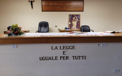 Spiava la ex dal cellulare: atti alla Dda di Brescia