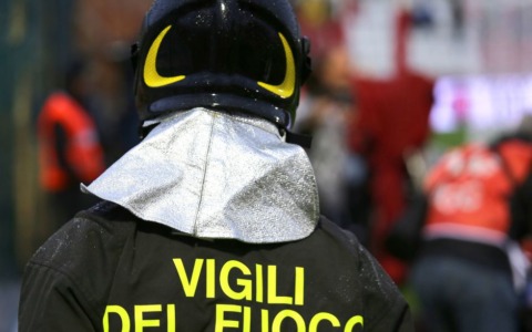 Incendio distrugge 20 rotoballe di fieno